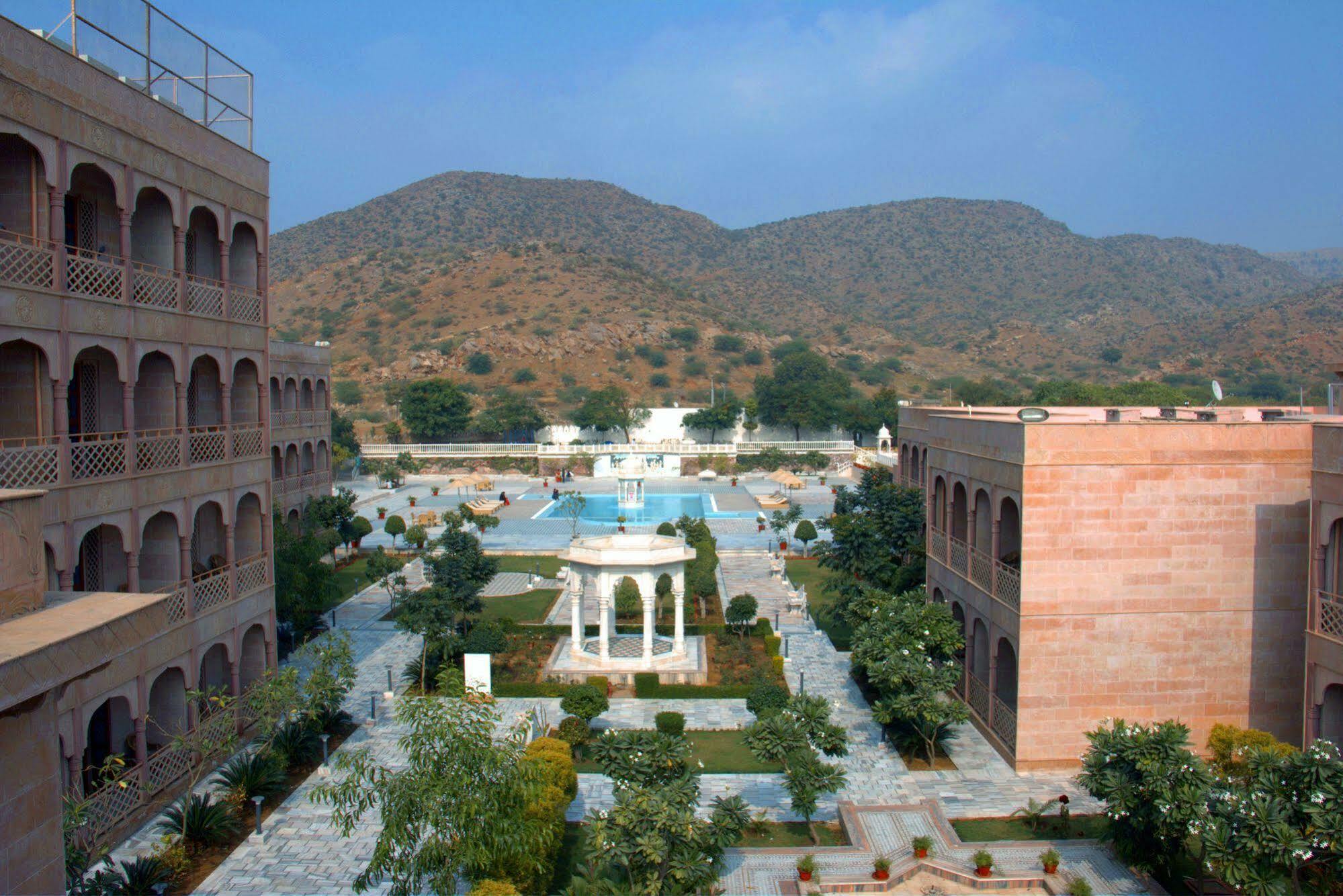 Pratap Mahal Pushkar Ihcl Seleqtion Hotel Exterior photo